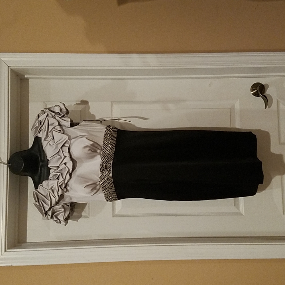 NWT - Chetta B Evening Knee Length Dress in Satin Grey and Black in size 10